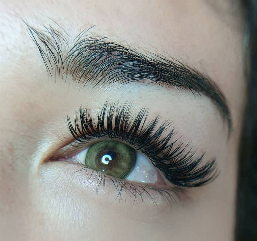 Wet Look lash extensions, client result 1 at Léora Lash Studio Bangkok
